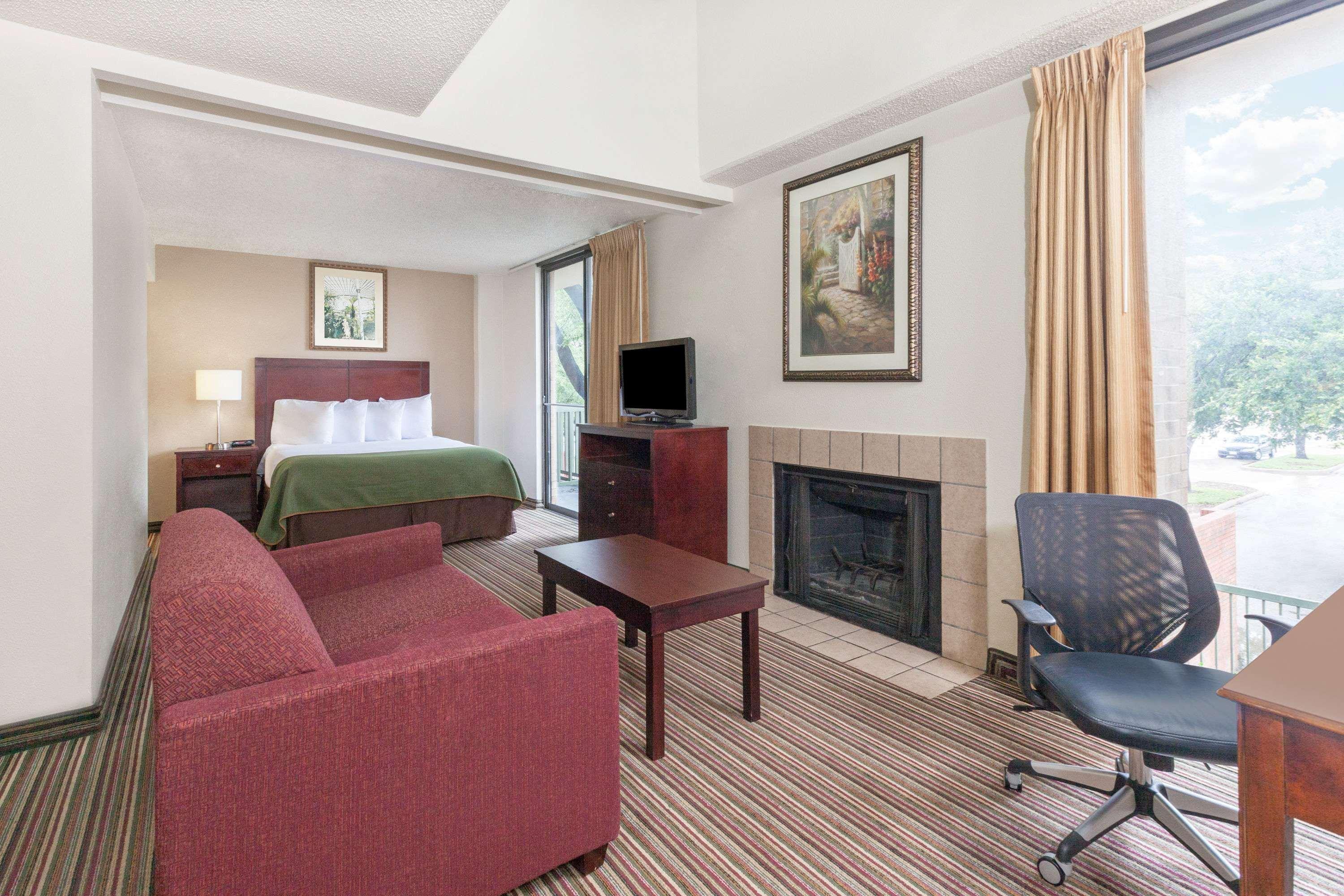 Hawthorn Extended Stay By Wyndham Richardson Exterior photo